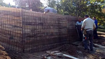 Prikaz radova na šalovanju, betoniranju potpornog zida | Video