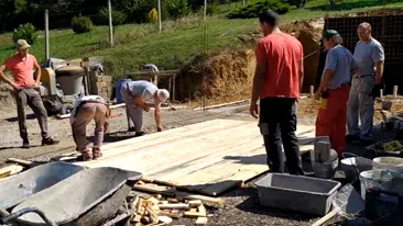 Prikaz radova na šalovanju, betoniranju potpornog zida | Video