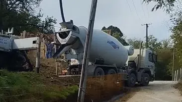 Prikaz radova, izlivanja betona za temelj i coklu za potporni zid  i odgradu| Video